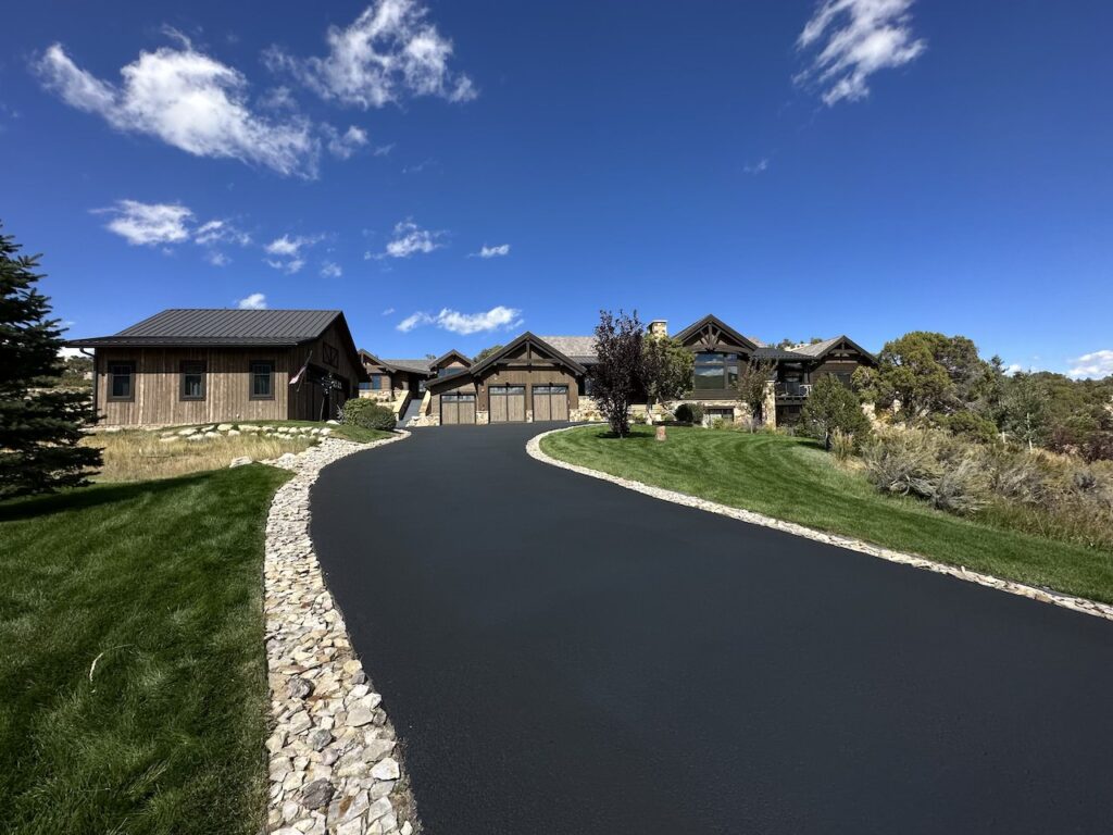 What Factors Determine The Cost of Asphalt Sealcoating?