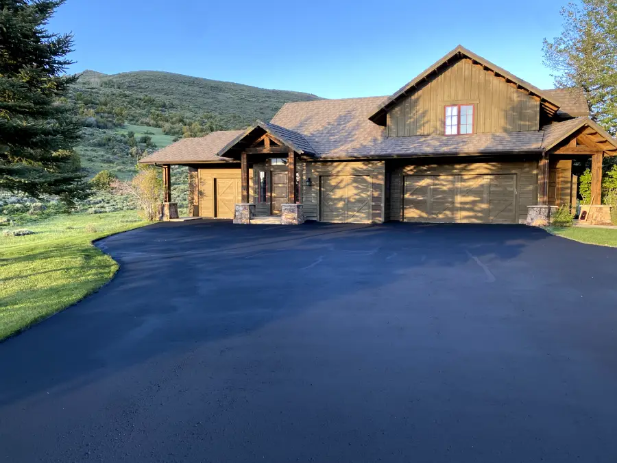 How To Prepare For Colorado Asphalt Sealcoating In The Fall